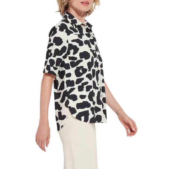 NEW LYSSE printed josie short sleeve button down shirt in wild contrast - Picture 2 of 4